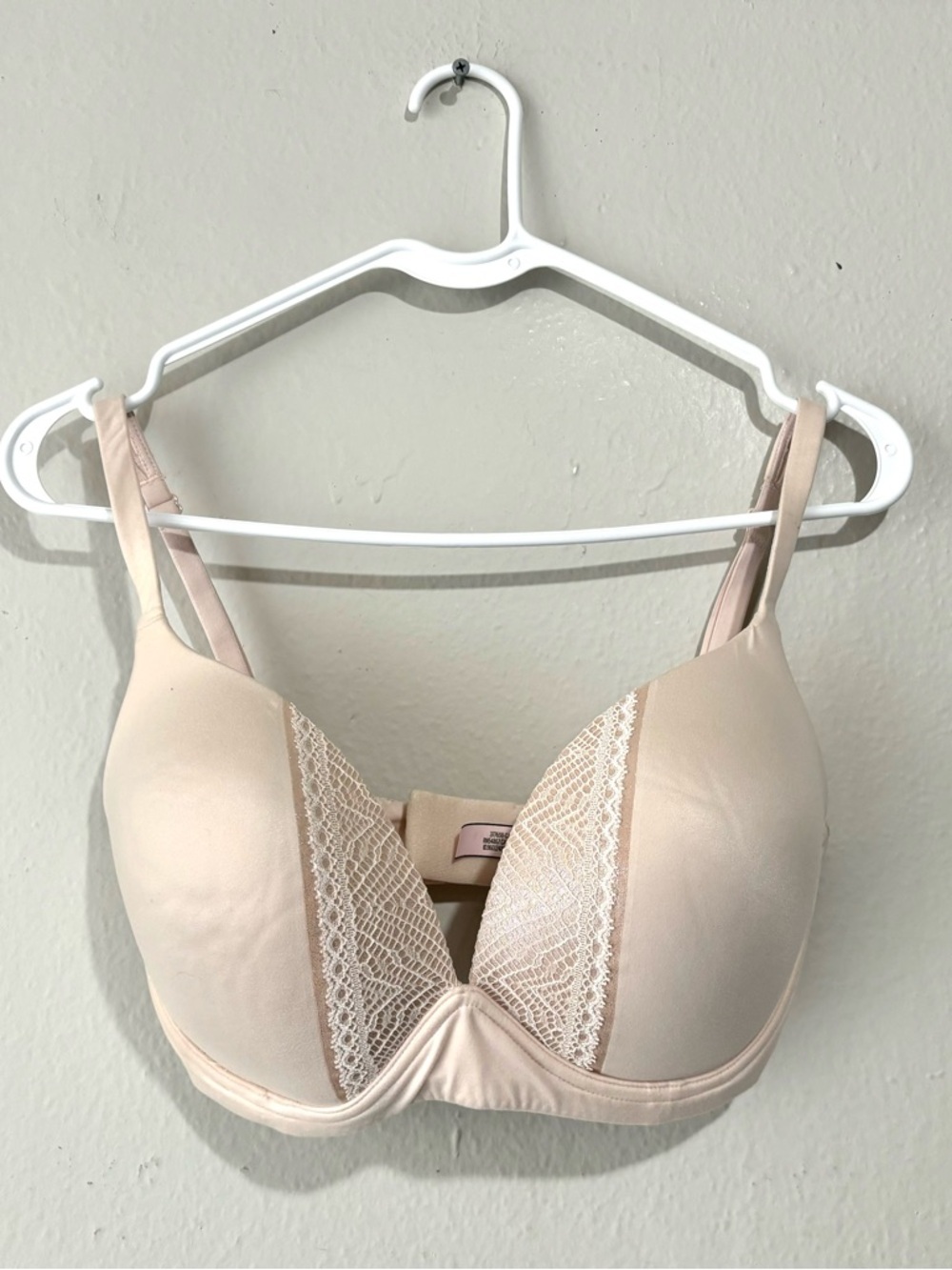 Victoria's Secret Body by Victoria Perfect Shape Bra Size 32DDD Pale Pink